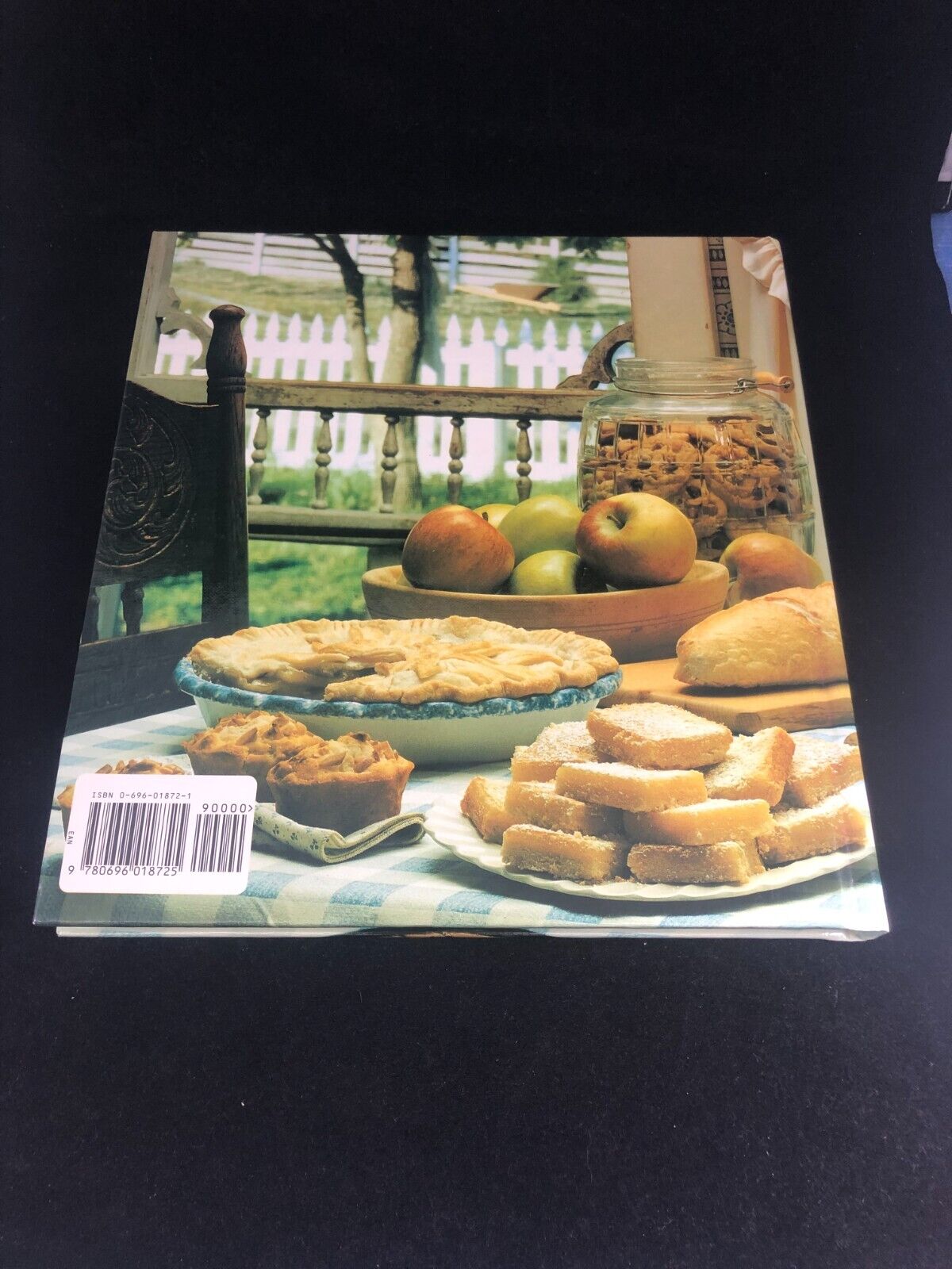 VintageBetter Homes and Gardens: Old-Fashioned Home Baking Hardcover 1st Edition