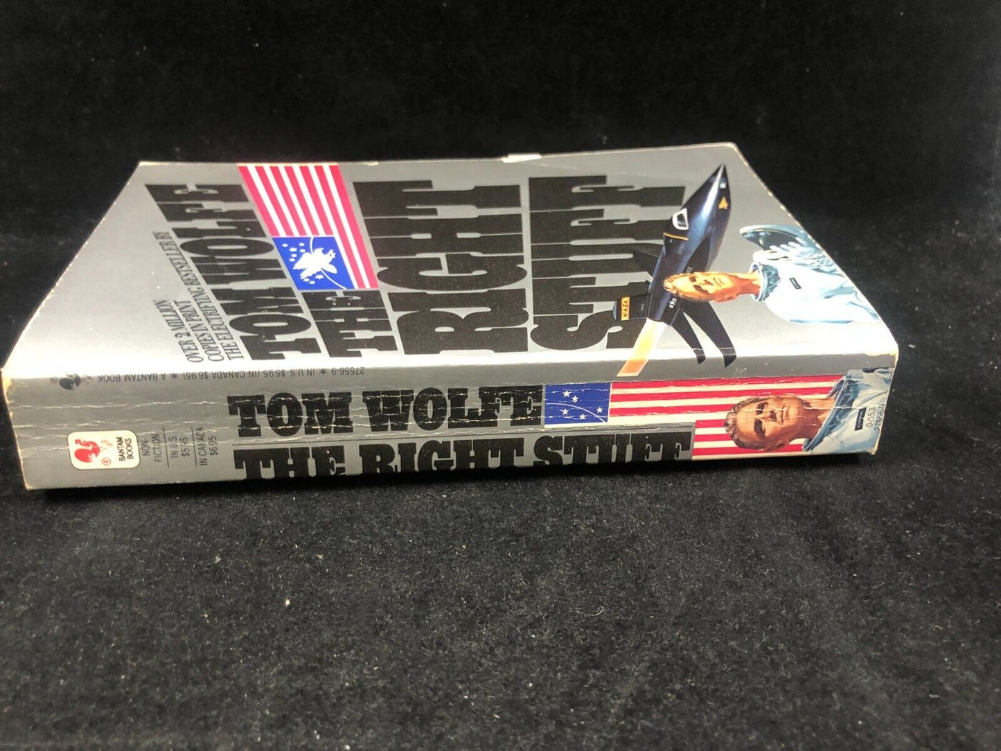 The Right Stuff by Tom Wolfe Bantam book paperback. see pics