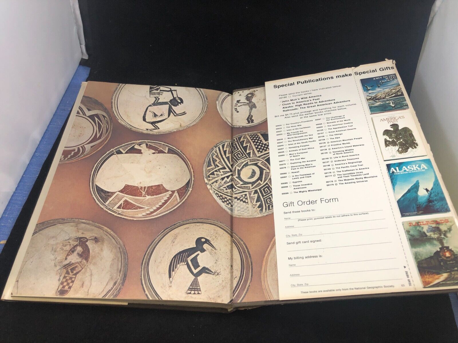 Clues To America's Past National Geographic HCDJ  1976