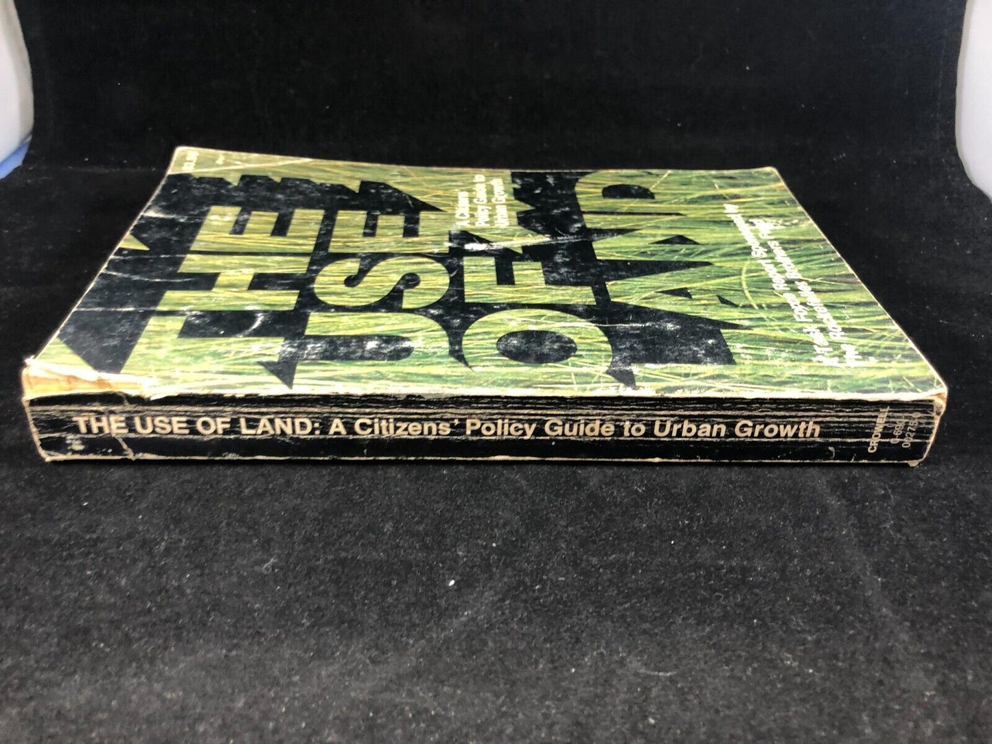 USE OF LAND A CITIZENS' POLICY GUIDE TO URBAN GROWTH Vintage Book 