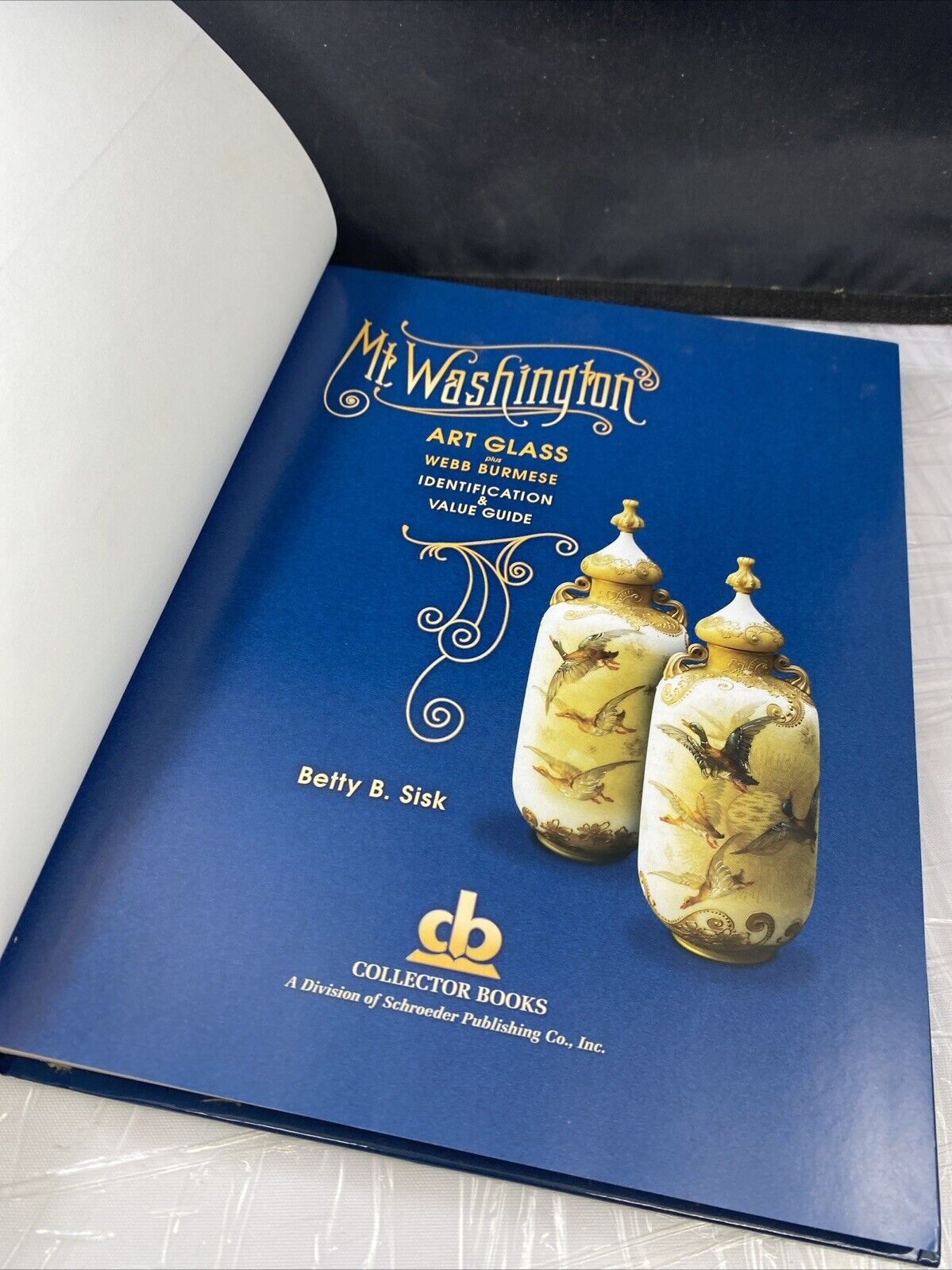 VINTAGE 2003 MT. WASHINGTON WEBB BURMESE ART GLASS BOOK + VALUES GUIDE BY SISK