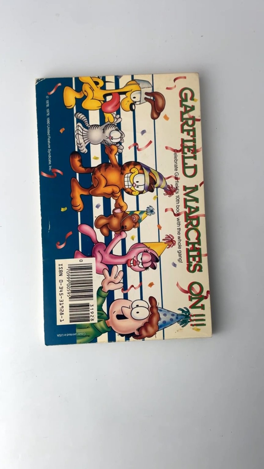 Garfield Makes It Big by Jim Davis First Edition 1985 Illustrated