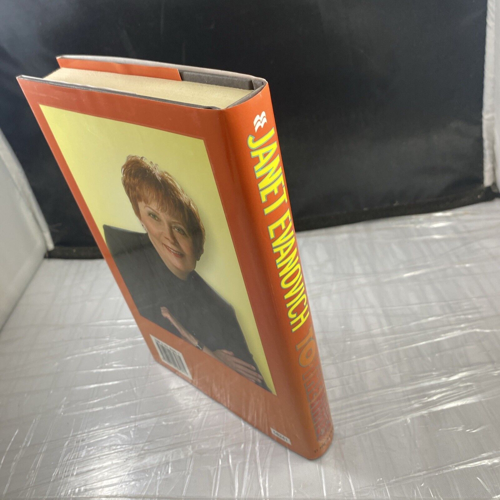 Janet Evanovich Hardcover Book- To The Nines - Hardcover VG! Book club Ed