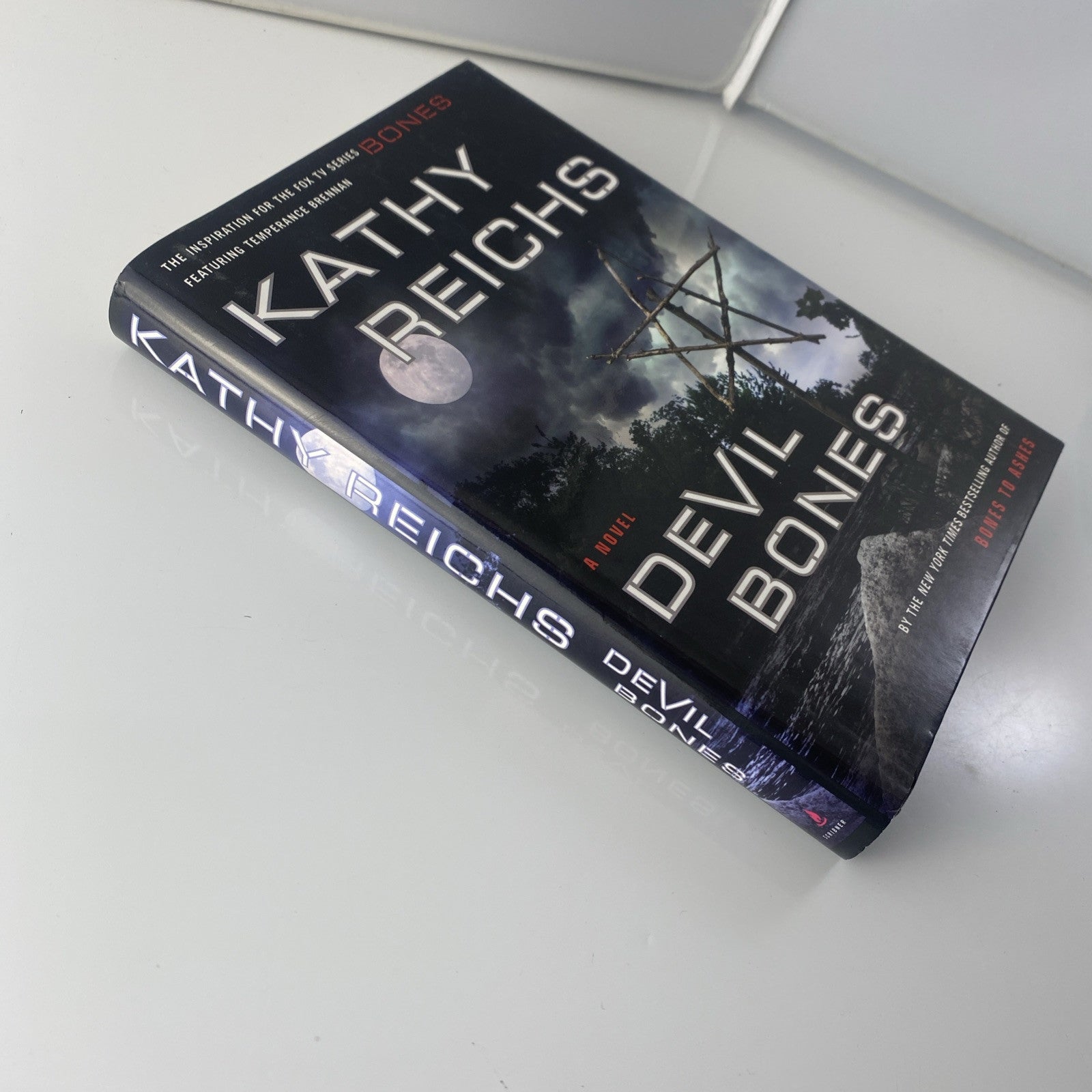 Devil Bones by Kathy Reichs 2008 Book Club Edition