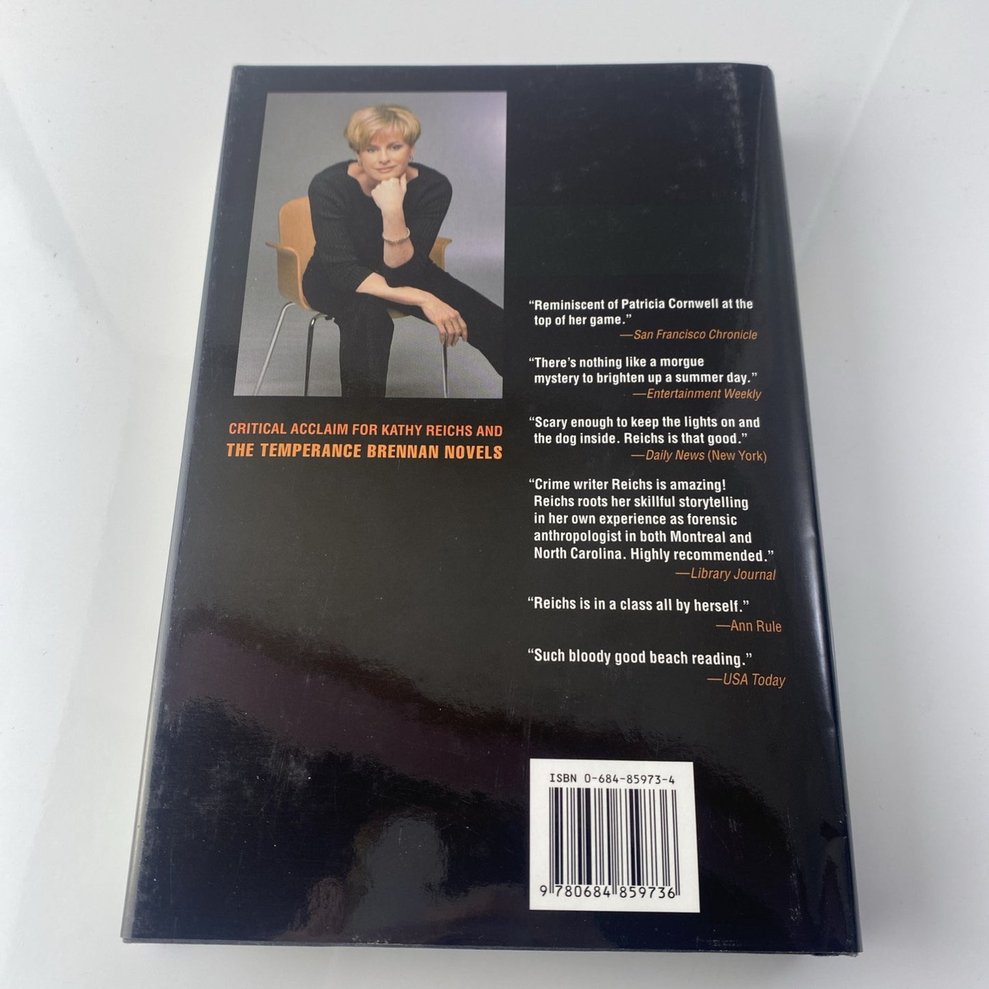 Grave Secrets: A Novel (Temperance Brennan Novels) Reichs, Kathy Book Club Editi