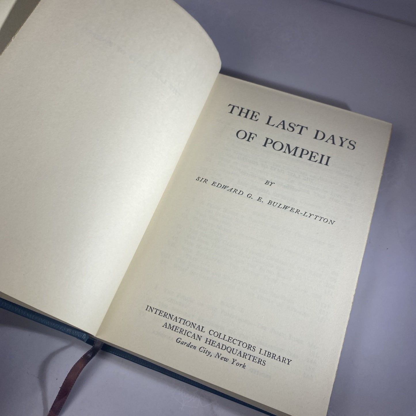 THE LAST DAYS OF POMPEII Edward Bulwer-Lytton International Collector's Library